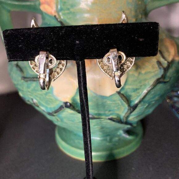 Trifari Sparkling Leaf earrings in Silver tone, Vintage - Picture 3 of 6